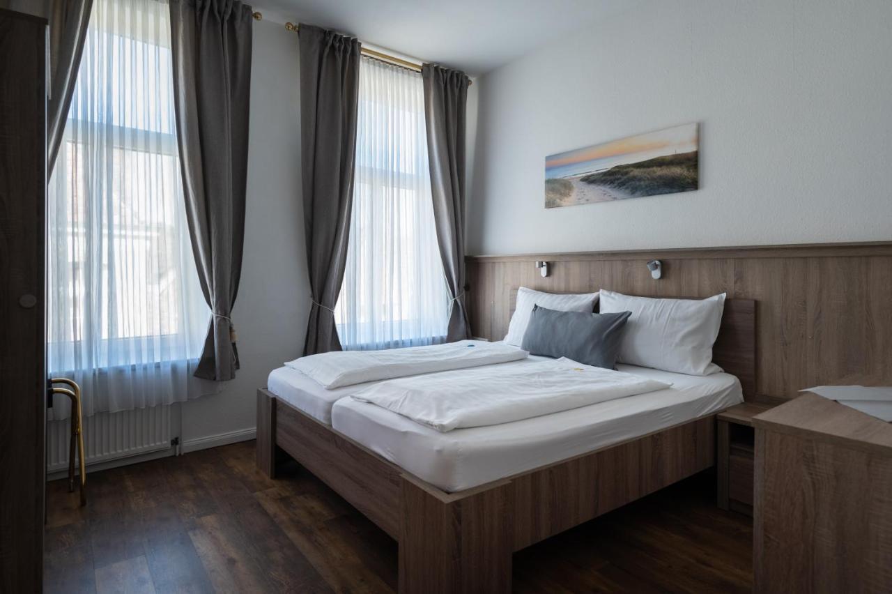 Alt-Emder Buergerhaus Hotell Emden Exteriör bild