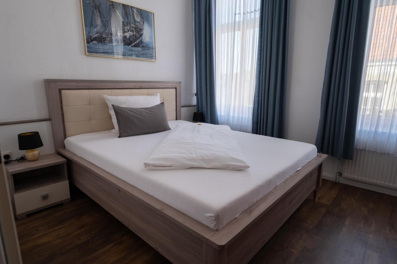 Alt-Emder Buergerhaus Hotell Emden Exteriör bild